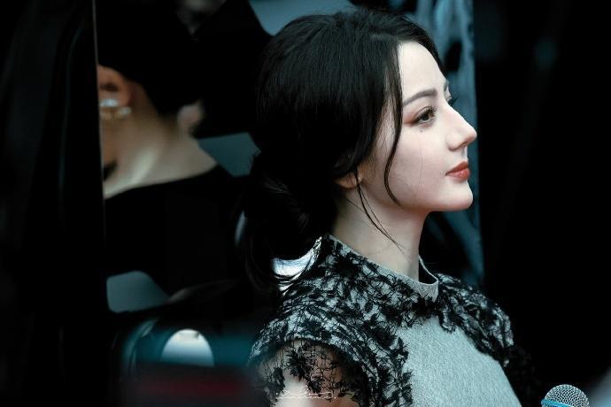 迪丽热巴完全是AI建模迪丽热巴还是美得太权威了 迪丽热巴还是美得太权威了，完全是