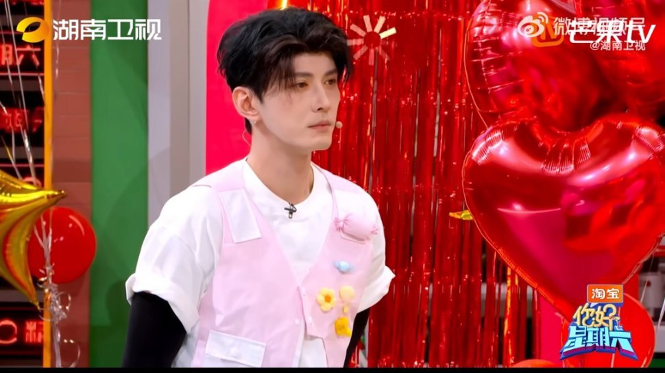 敖子逸一串问题下来敌友难分敖子逸猜词提问像在“打太极”，问题绕来绕去，把队友和对