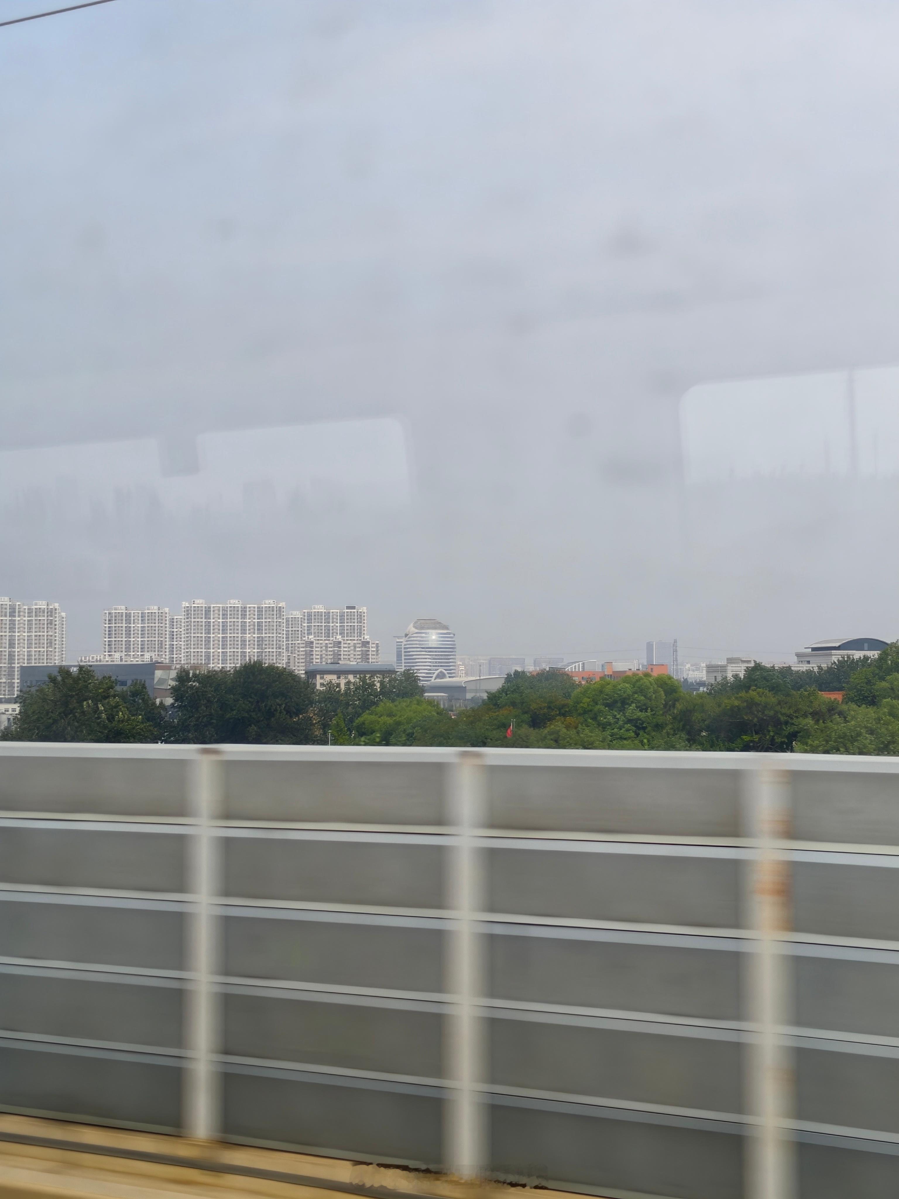又到北京问问北京的朋友，中间这个圆圆的建筑是？ ​​​