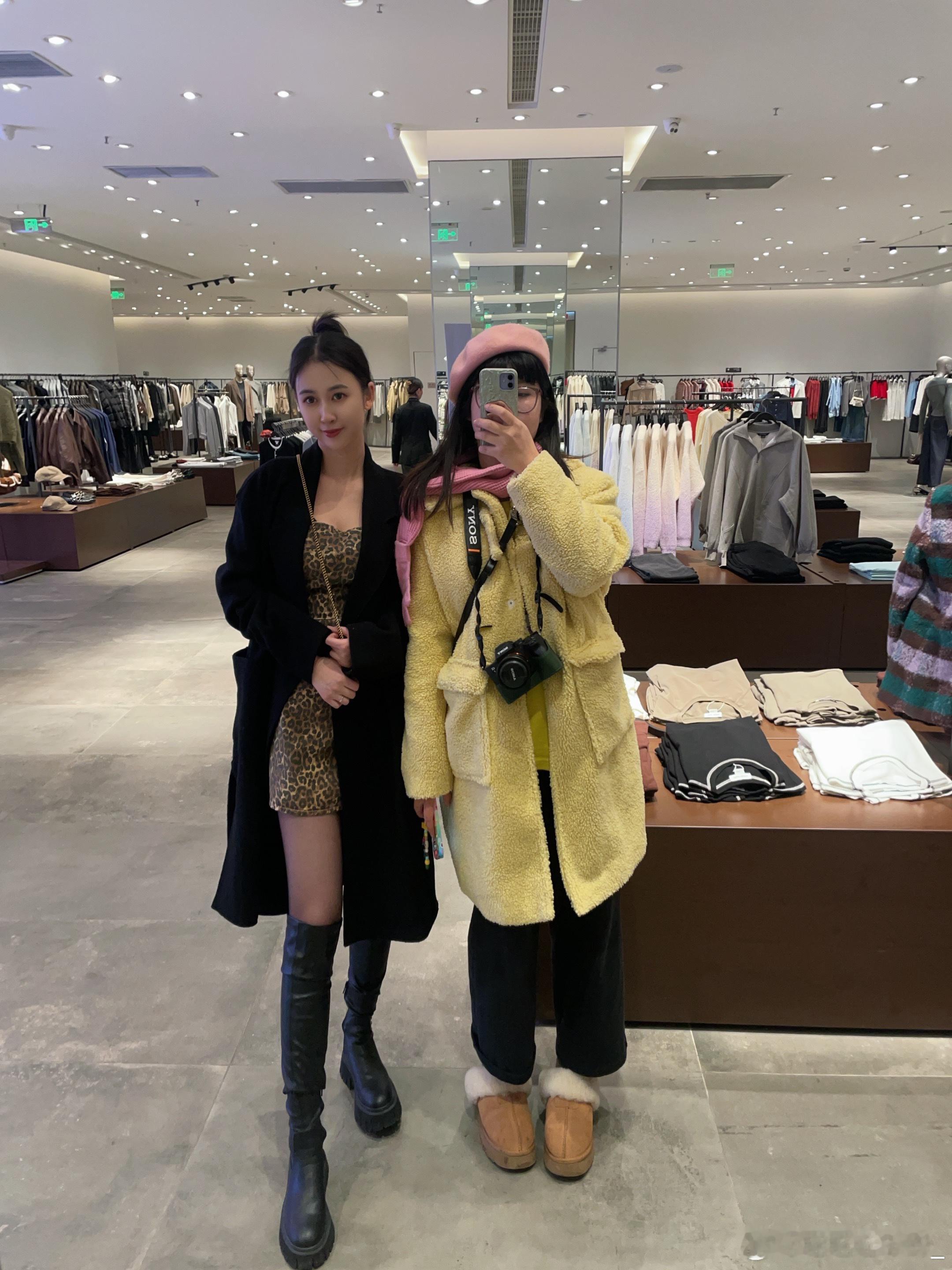 不一样的风格 二十年的友情👭  