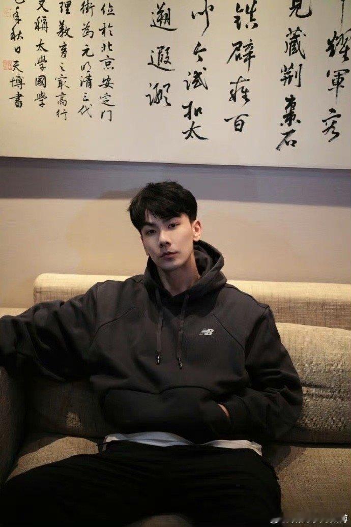 #戴向宇方声明##新浪娱乐[超话]# 戴向宇这纯纯是无妄之灾呀，张昊唯也只不过是