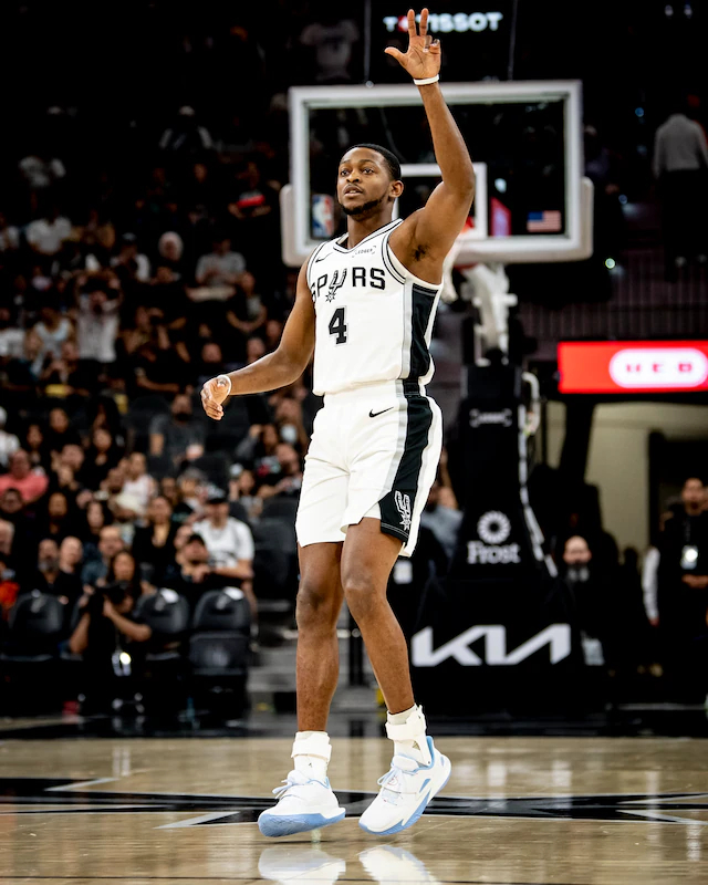 好时光，都在生活里往后的每一天，愿你我都能更加努力。晚安刺蜜明天见 ｜