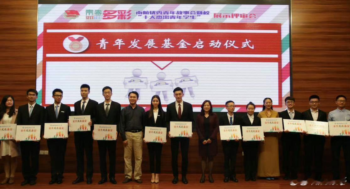 陈都灵在大学是华辩世锦赛主席陈都灵太厉害了，大学的时候就那么厉害了，如今更是有爆