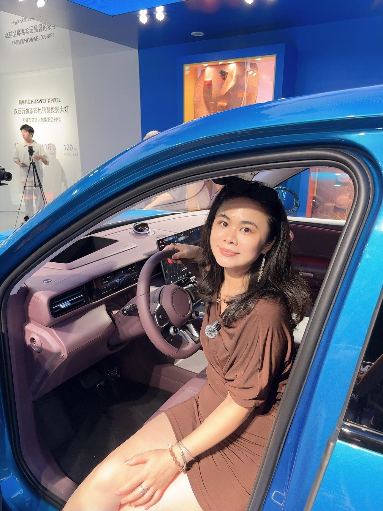 启境GX实车真的太美了一键纯平大床房，果然不是虚传成都车展潮这看成都车展 成都·