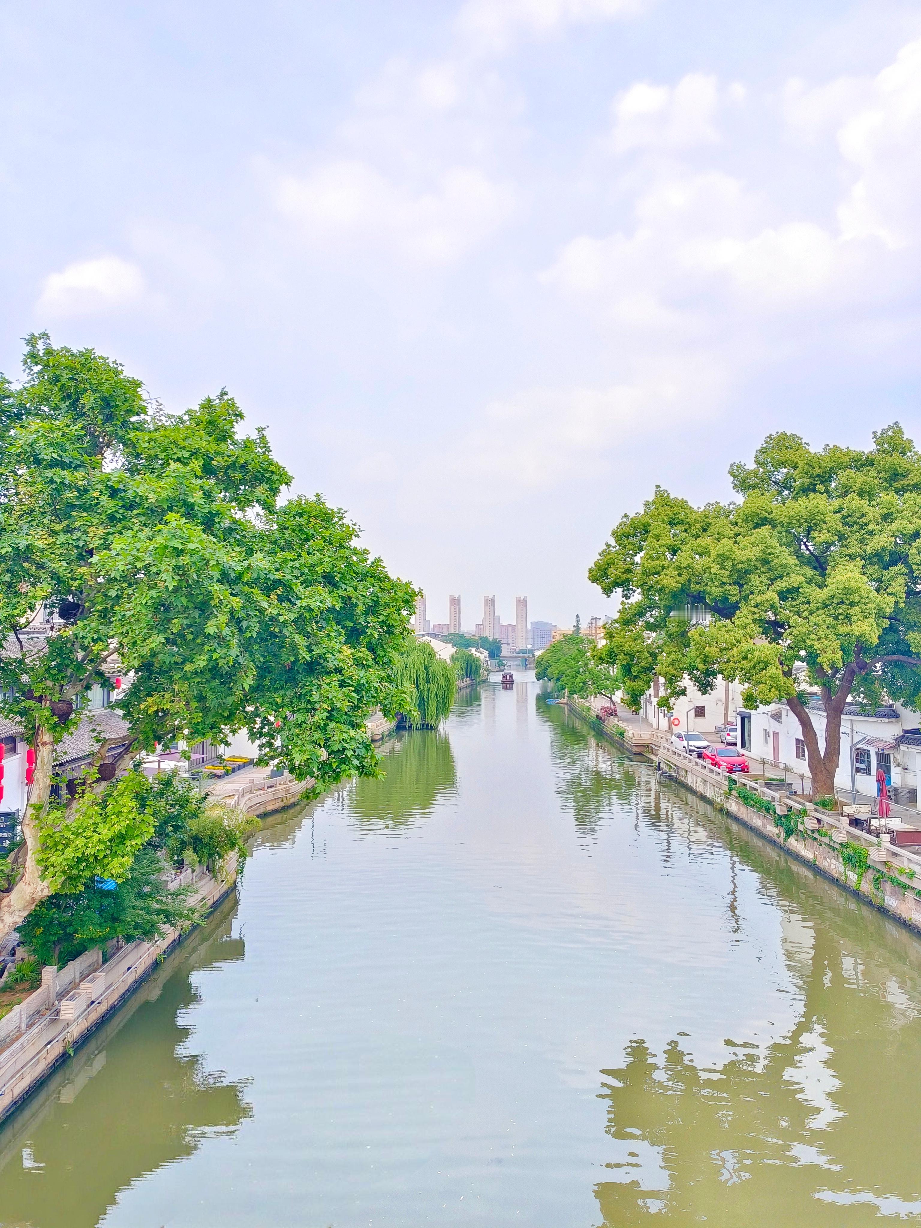 《无锡日记》若说江南是幅水墨长卷，无锡清名桥古运河景区，便是其中最浓墨重彩、最富