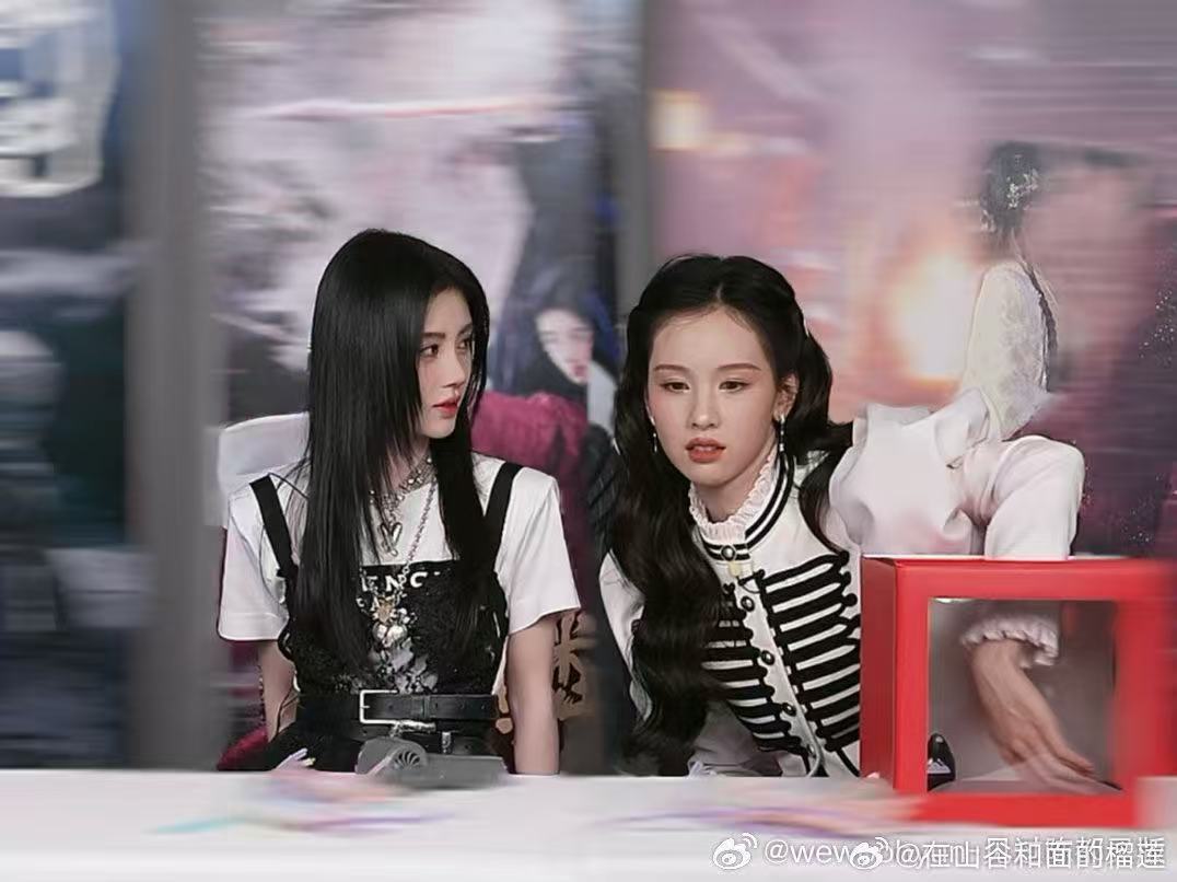 鞠婧祎陈都灵比心鞠婧祎陈都灵默契 笑到停不下来！两位美女比心直接记忆短路，狐狸出