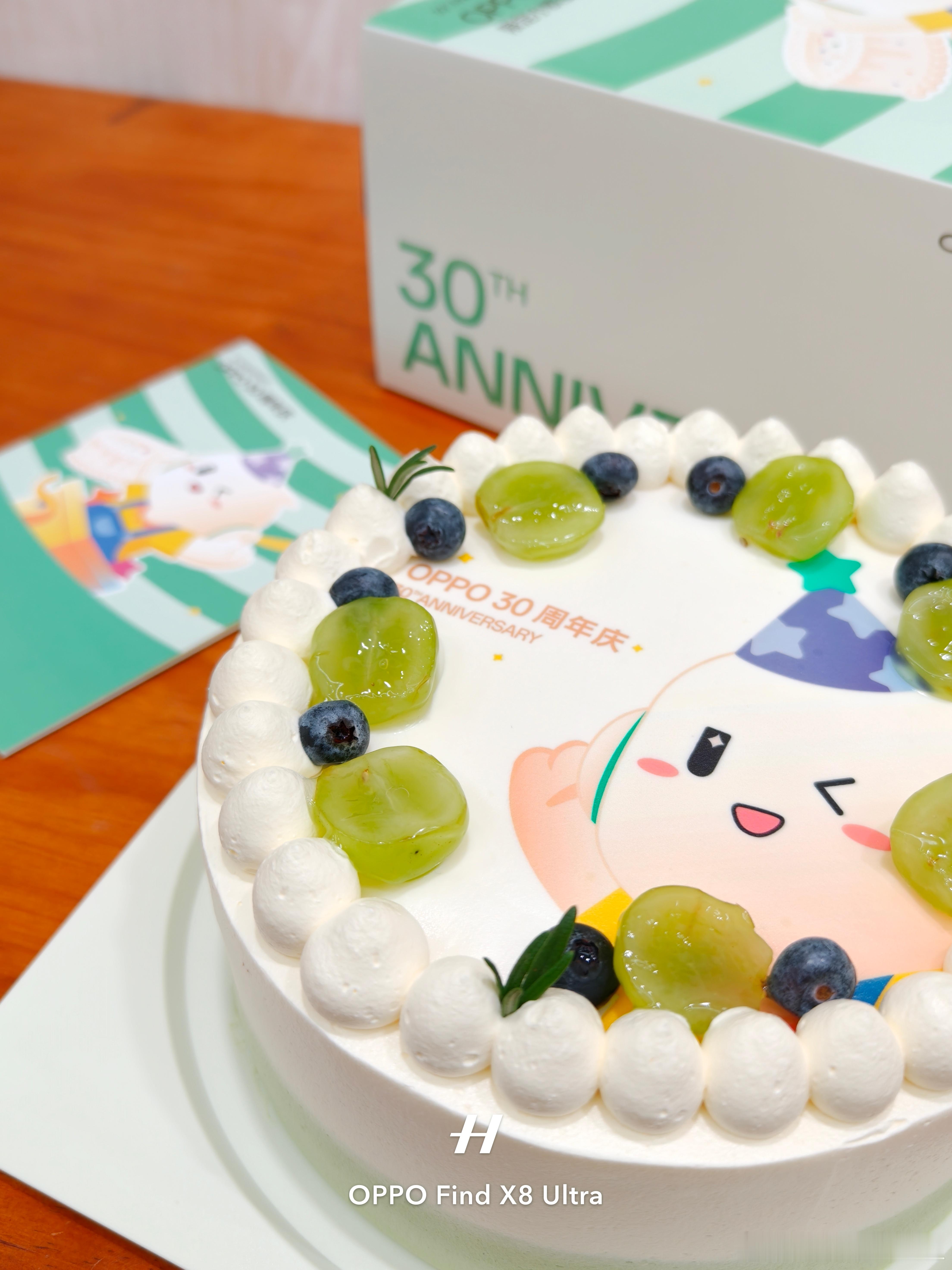 OPPO 三十周年啦！让我们一起祝OPPO 生日快乐🎂蛋糕很可爱，也很好吃！?