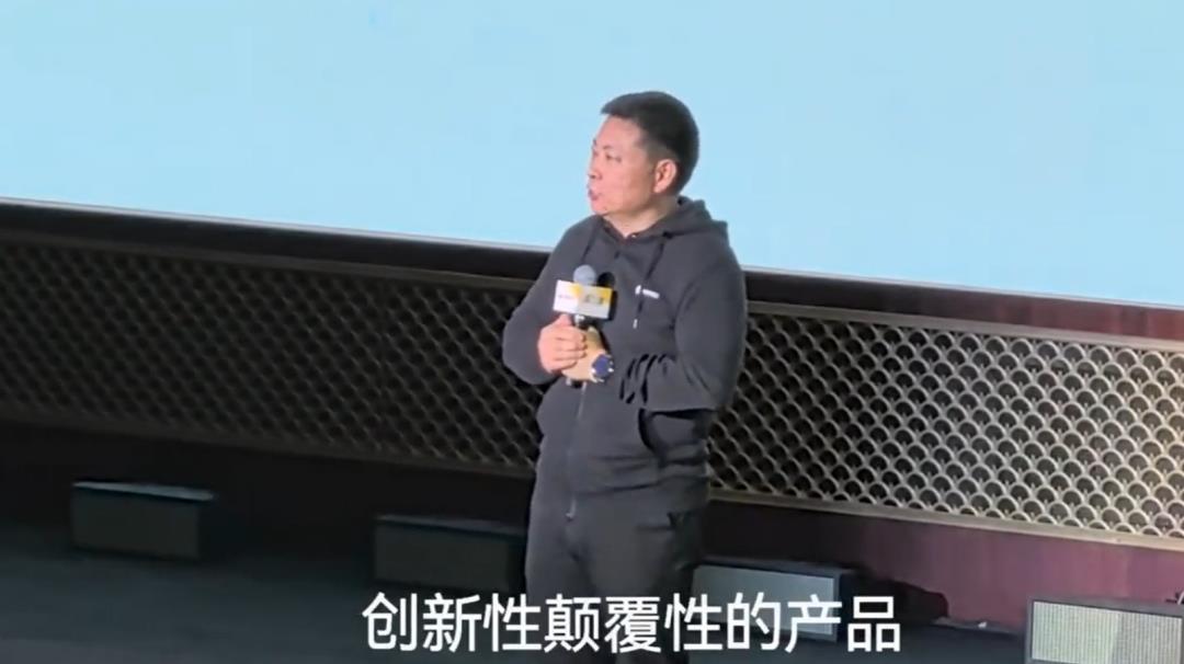 这回真的要说再见了，安卓！最近在2023花粉年会上，余承东提前预告明年会推出鸿蒙