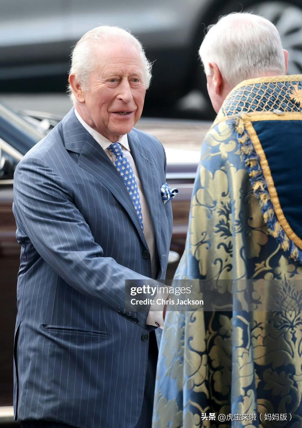 国王夫妇领衔王室家族在威斯敏斯特大教堂出席英联邦日活动！卡米拉王后一身红装红衣红