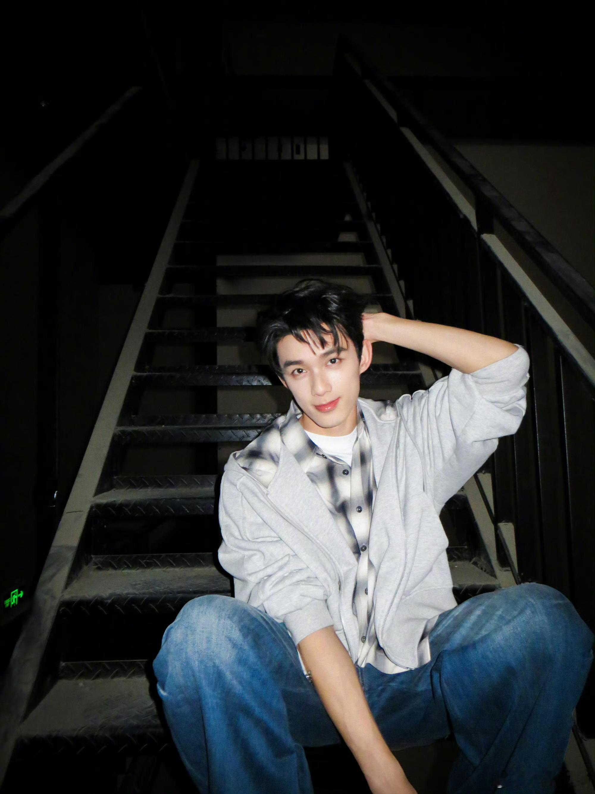 吴磊 不认识1月18日，白珊珊喊话“吴磊你欠我的拿什么还”，引发热议。吴磊工作室