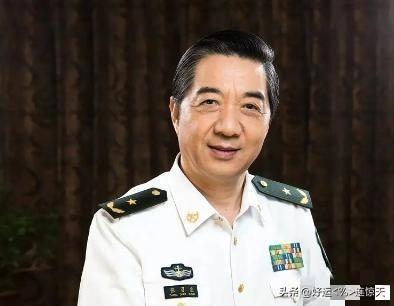 谢谢你张召忠！你真是伟大的预言家！2015年你就说过：美国啥也不干，让东方大国追