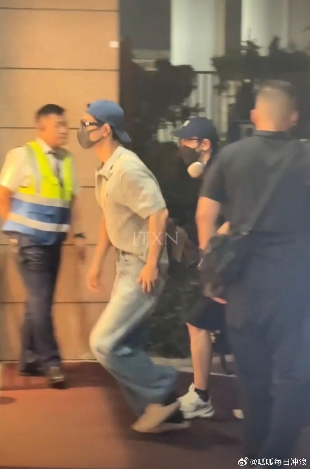 肖战出发澳门，将参加大湾区晚会！你期待肖战的舞台吗[你好] ​​​
