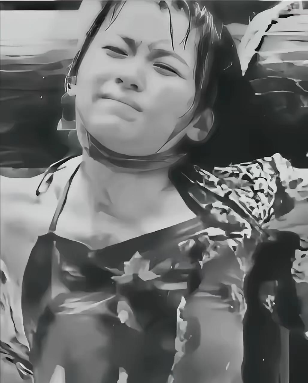 1928年9月19日，她被敌人带到刑场。他们将她衣服扒光，分开四肢绑在木桩上，开