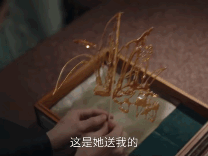《锦月如歌》最新预告，楚昭看到禾晏跟肖珏在一起后拿着禾晏曾经送的糖画破防了，他一