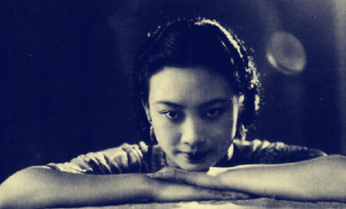 1956年，毛人凤躺在病床上奄奄一息，妻子向影心端着一大碗中药走到了毛人凤面前，