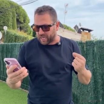 超级新星亚马尔选择专注职业生涯，你看好他未来的发展吗？评论区留下你的看法！
亚马