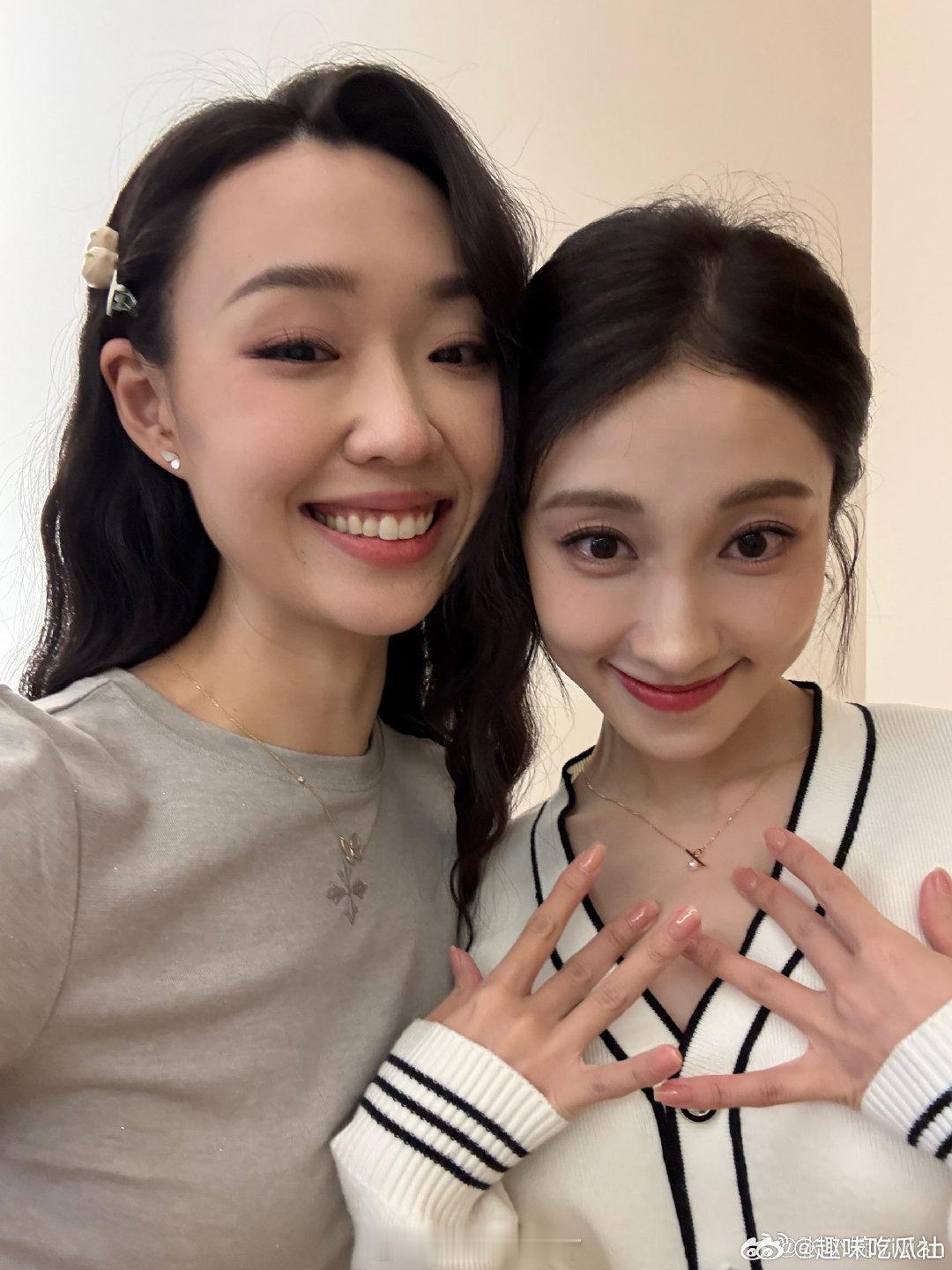 张小婉[超话]张小婉回应小婉管乐拆伙传闻 别再脑补矛盾带节奏！小婉管乐既是搭档也