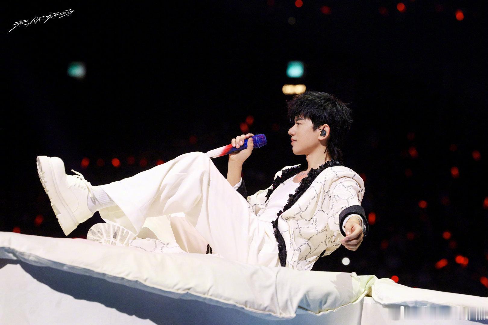 张杰谢娜跳无药可救张杰谢娜合跳无药可救张杰澳门跨年演唱会直播，张杰谢娜跳舞 