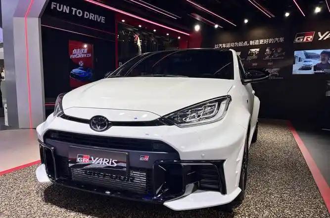 还记得当年满大街跑的丰田雅力士吗？那款灵活好开的小车，2010年就彻底告别了我们