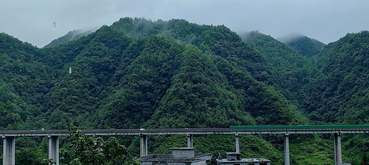 释永信的故事说明了一个道理：物极必反。少林寺从穷到富过程，人们看到了寺庙穷也不好