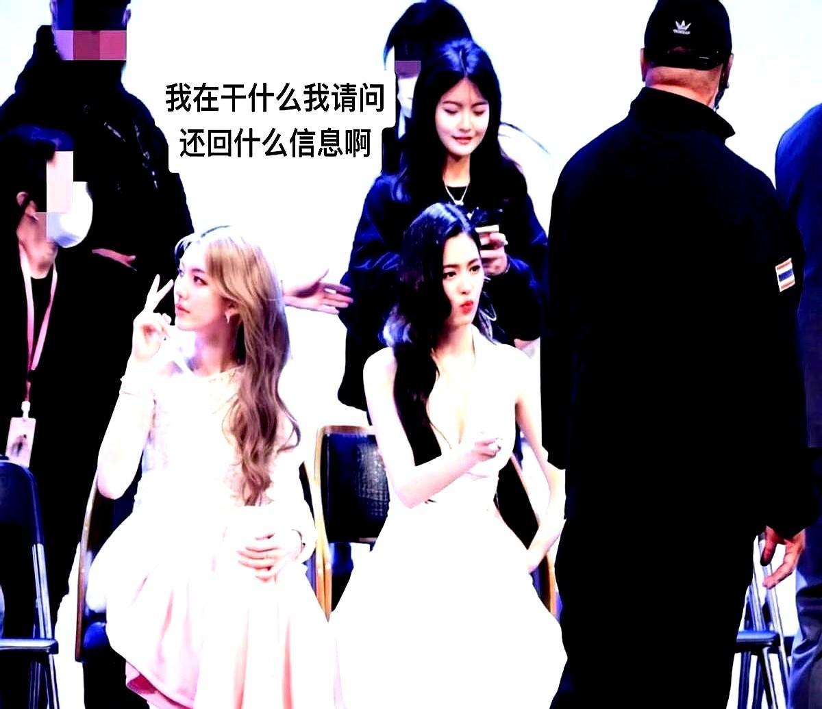 邝玲玲的并肩照火了，也碎了。
站姐一张原图，1.2万CP粉连夜退坑，徽章从一百二