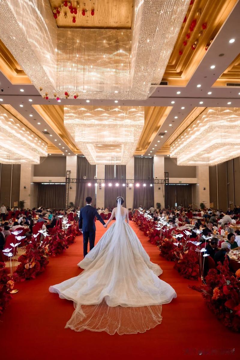 好兄弟来我婚礼上砸场子怎么办?                         