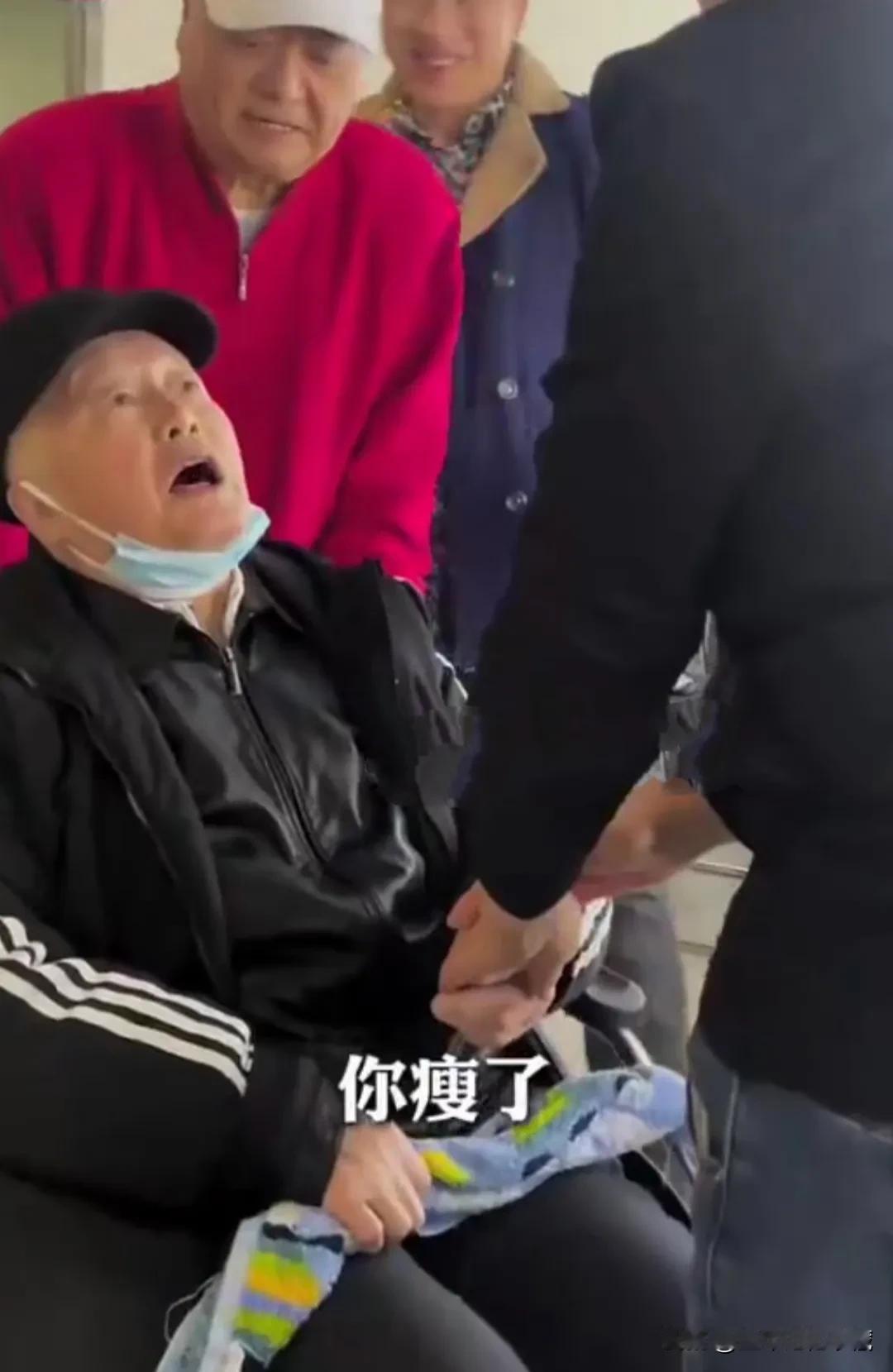 《喜盈门》剧组重录，大帅哥张亮已经都坐轮椅了，在电影《喜盈门》中，那个懦弱胆小而
