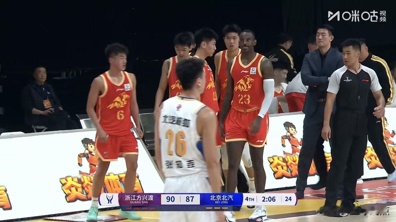 胡金秋19分，广厦92-89险胜北京队，陈盈骏9分6助攻，奥莫特21分

今晚七