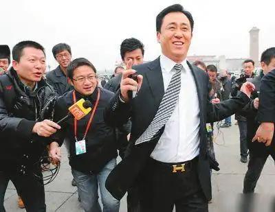 人生起落终有时：从满头白发的许家印和意气风发的许家印对比谈起

        