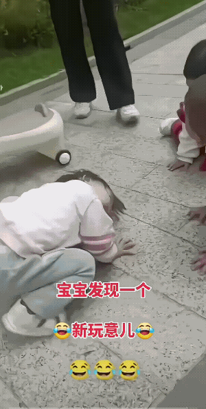 好奇不仅仅是猫咪的专利，也是小朋友的专利。
小朋友不是淘气，也不是心眼多，而是真