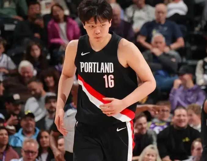 杨瀚森恐遭开拓者边缘化 NBA从来不看天赋，只看场上效果——开拓者队可能很快就要