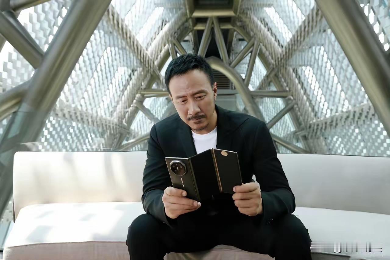 胡军用的手机是什么牌子的？