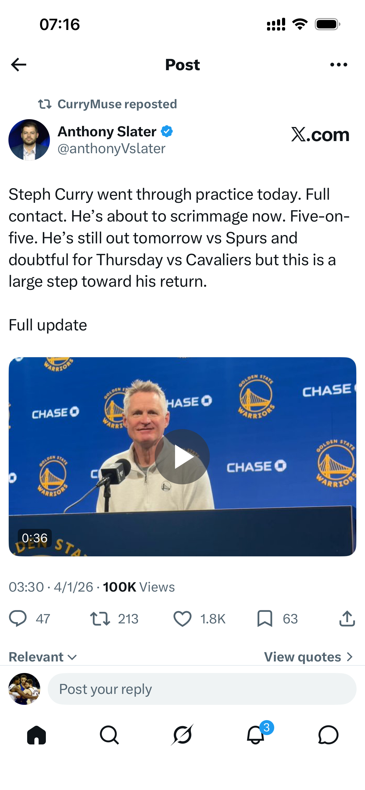 斯蒂芬·库里今天参加了完整对抗练习。他现在正准备进行五对五对抗赛。虽然他明天对阵