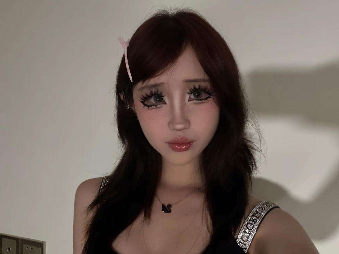 i just get so nervy…egirl妆容 egirl 美妆辣妹 今
