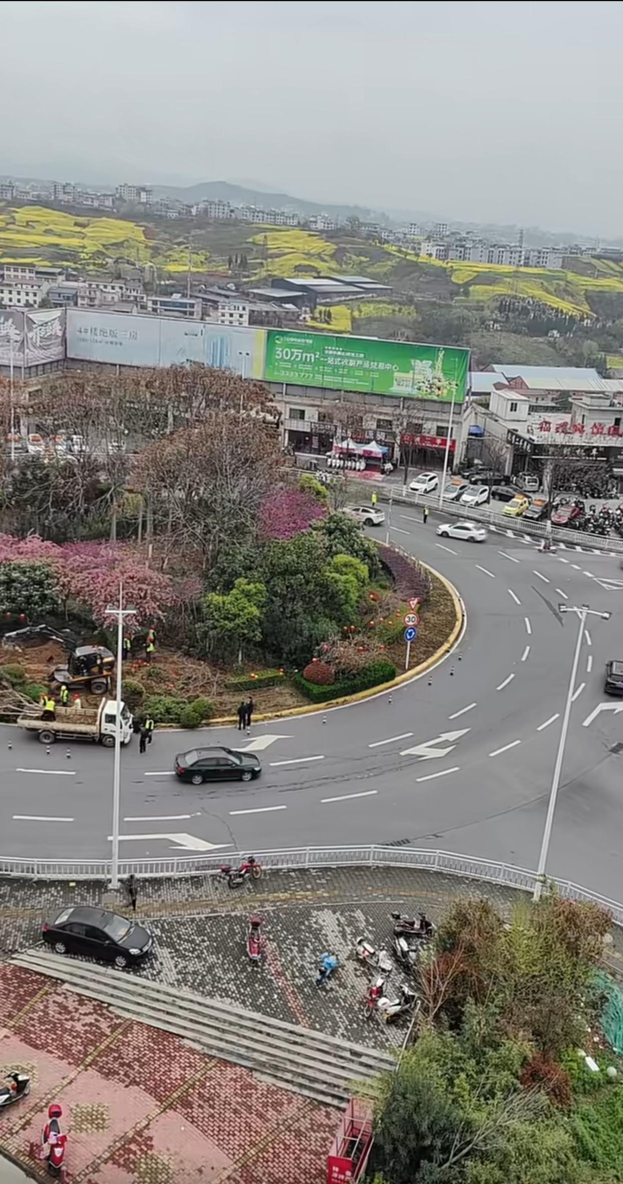 安康又一转盘要改造了，俗称新路口这里，也是高新和汉滨的交界处，是拆了安红绿灯呢，