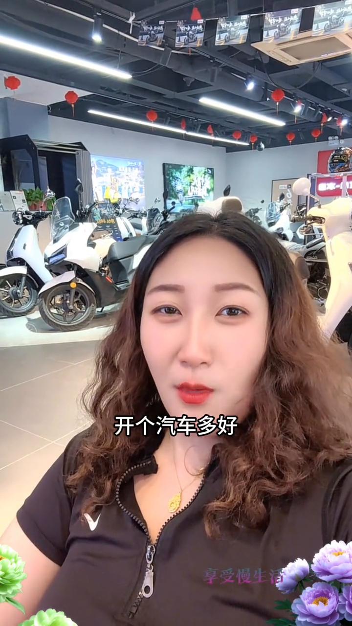 为什么现在都喜欢骑摩托车？
总有人不理解风吹日晒的为什么还要骑摩托车，肉包体还危