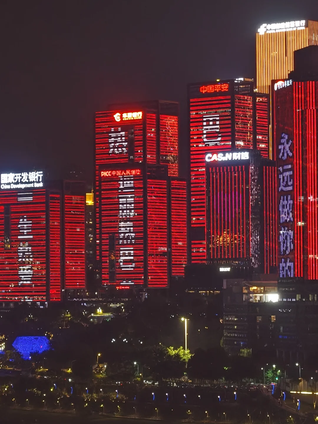 非粉震撼…整个桥上全是拍迪丽热巴的人…