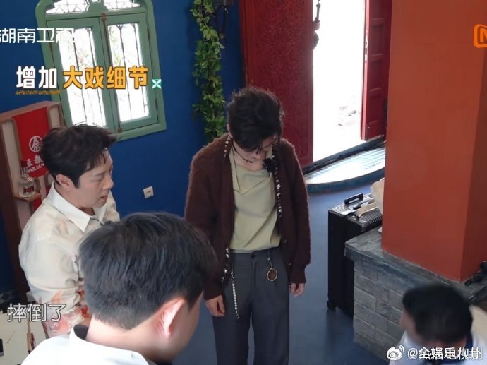 黄晓明像冷宫里发疯的妃子中餐厅名场面中餐厅黄晓明在《中餐厅》里特别会控场，不管遇
