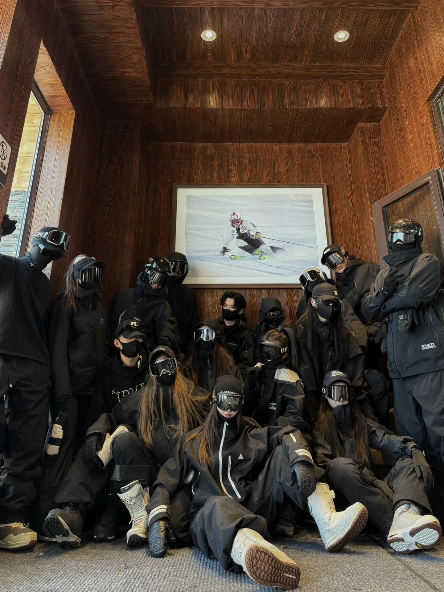 问我为何这么狂 几位义兄在身旁