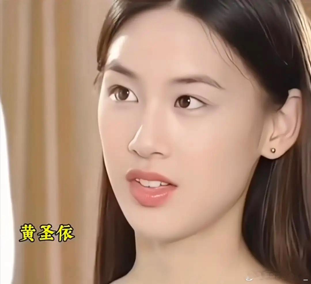 古早剧中的“校花”，刘亦菲和黄圣依不同气质～你觉得谁更胜一筹？ ​​​