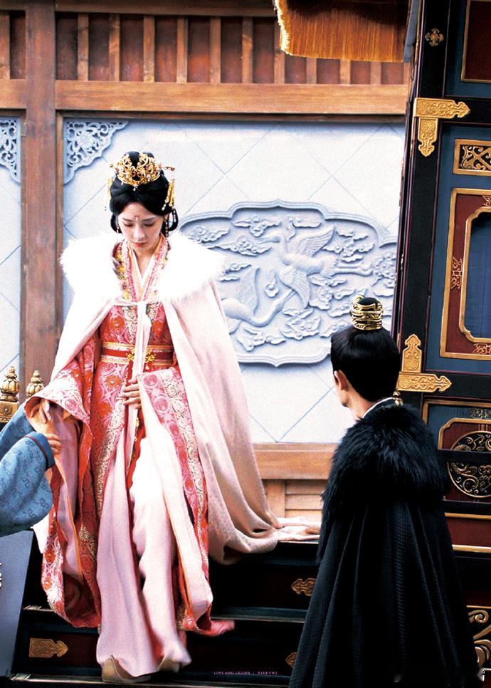 看萧焕如何一步步从岳父手里夺回主动权，面对权力斗争，他以退为进，每一步都细腻得让