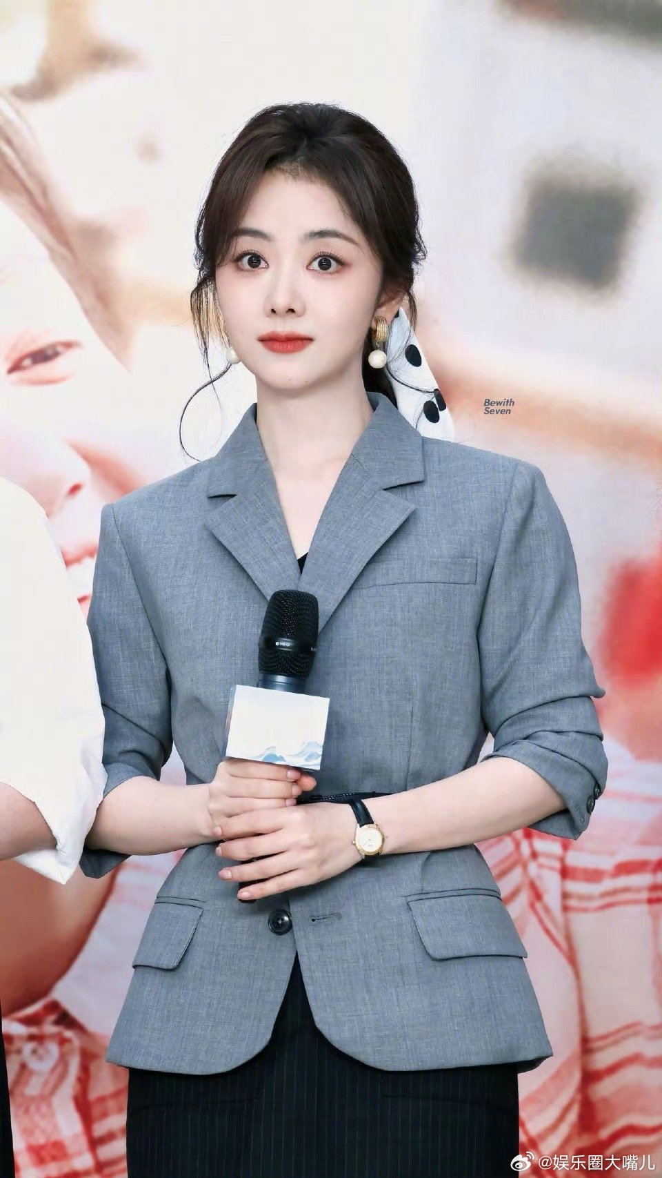 歌手谭松韵顶号演员谭松韵 谁懂啊，明明是去追剧，结果听了一场live。谭松韵在追