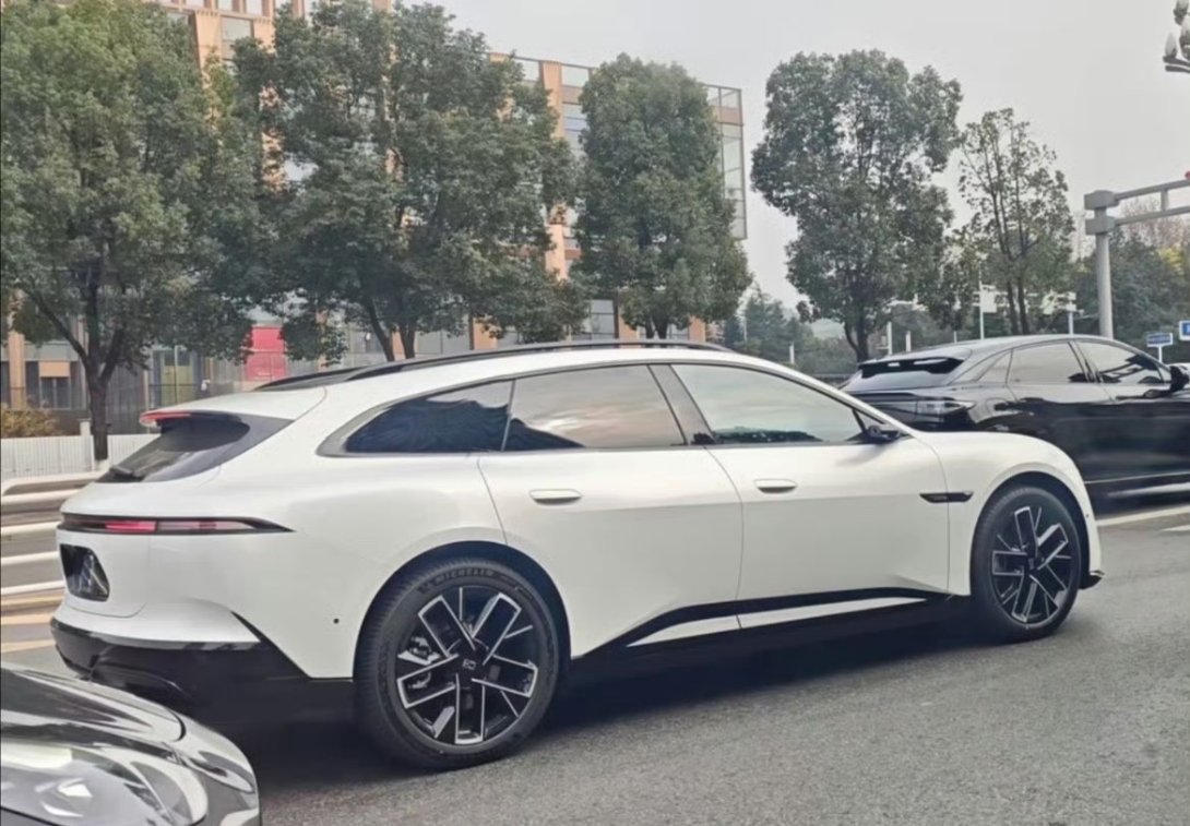 阿维塔06T 野生照片，这个看着协调啊！ 长沙