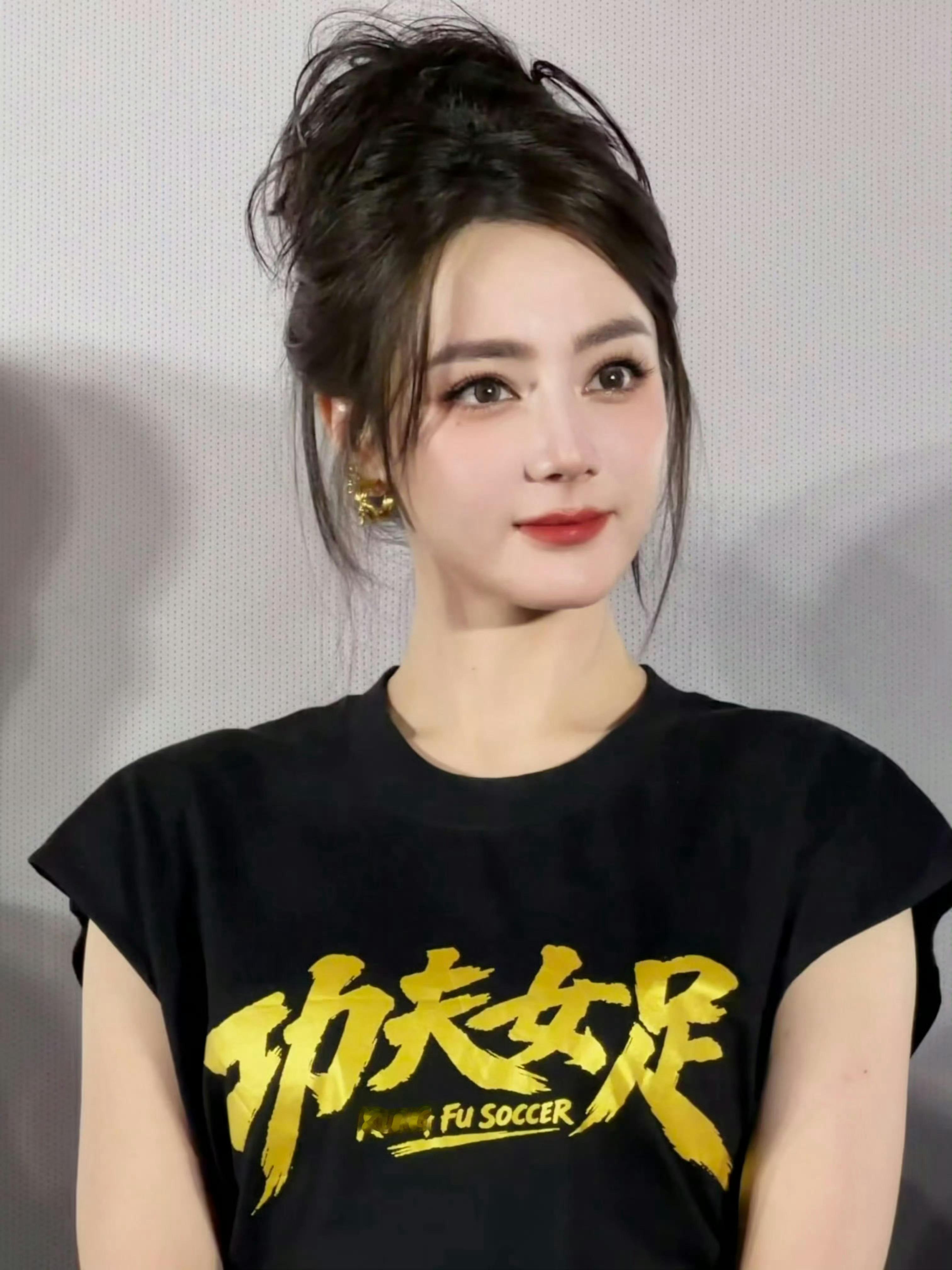 迪丽热巴工作室发的live图我的天啊，这个美貌开屏暴击啊，果然是脸在江山在，这么