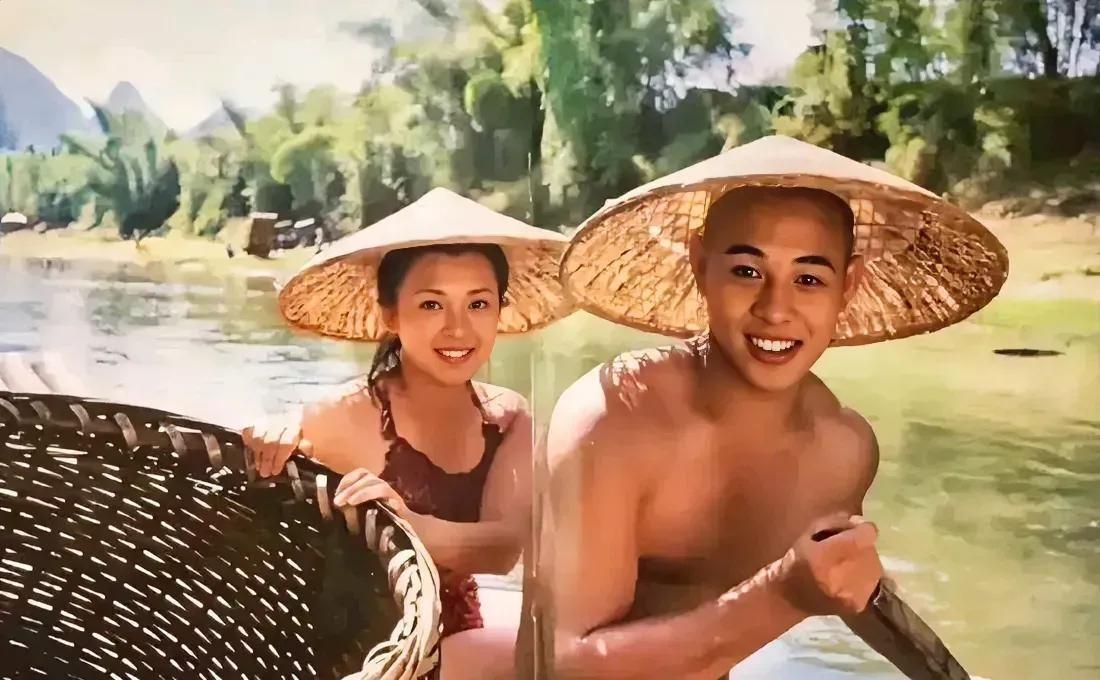 年轻时的李连杰真是个帅小伙，看他那长相，完全是一副值得信赖的样子。如果他的人生一