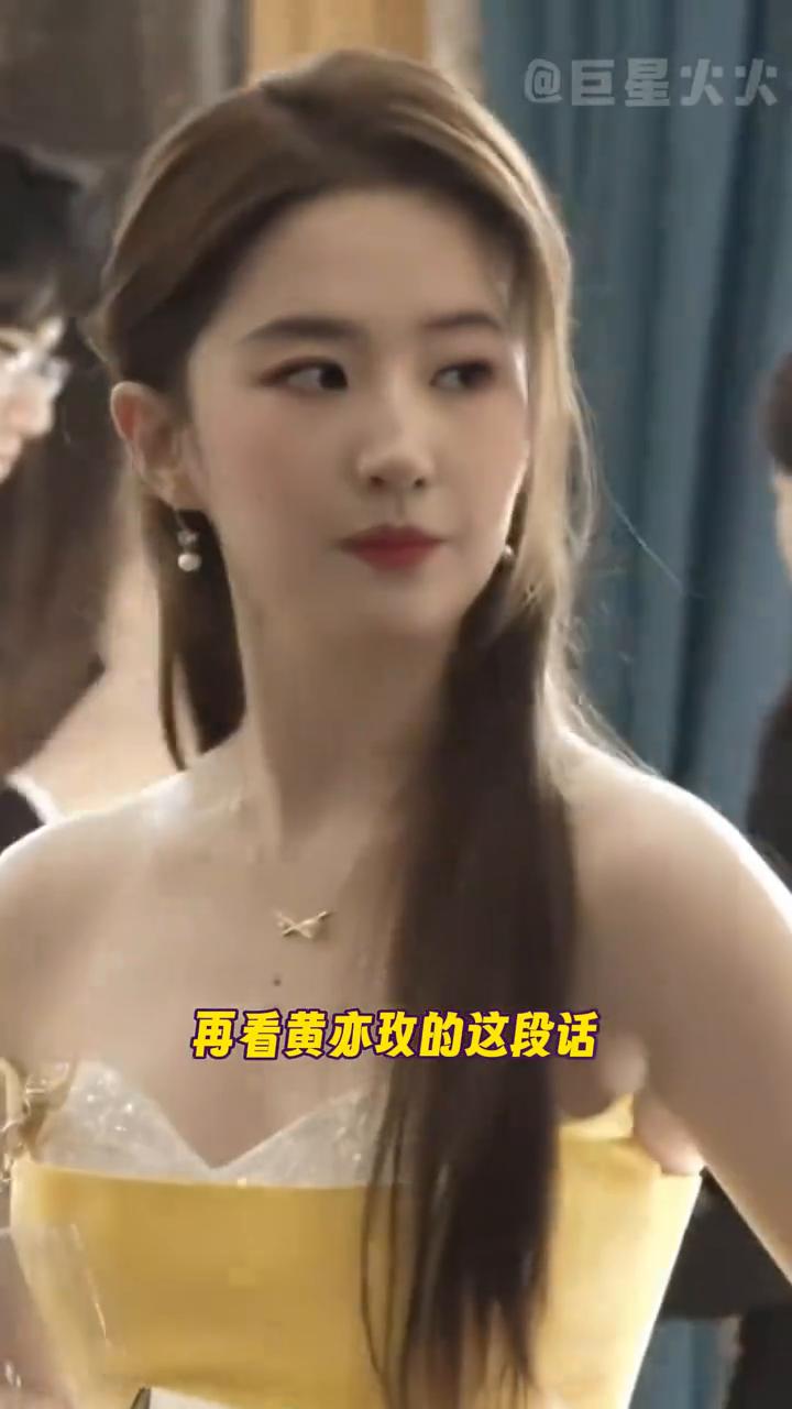 刘亦菲从来都是自己生活的主持人。
从此世界在我眼前，指向我想去的任何地方，我完全