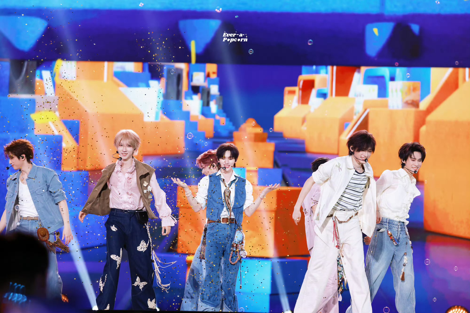 🍿时代少年团 五载共振筑星河🍿时代少年团三时有声微风轻拂，阳光微暖，山河如梦