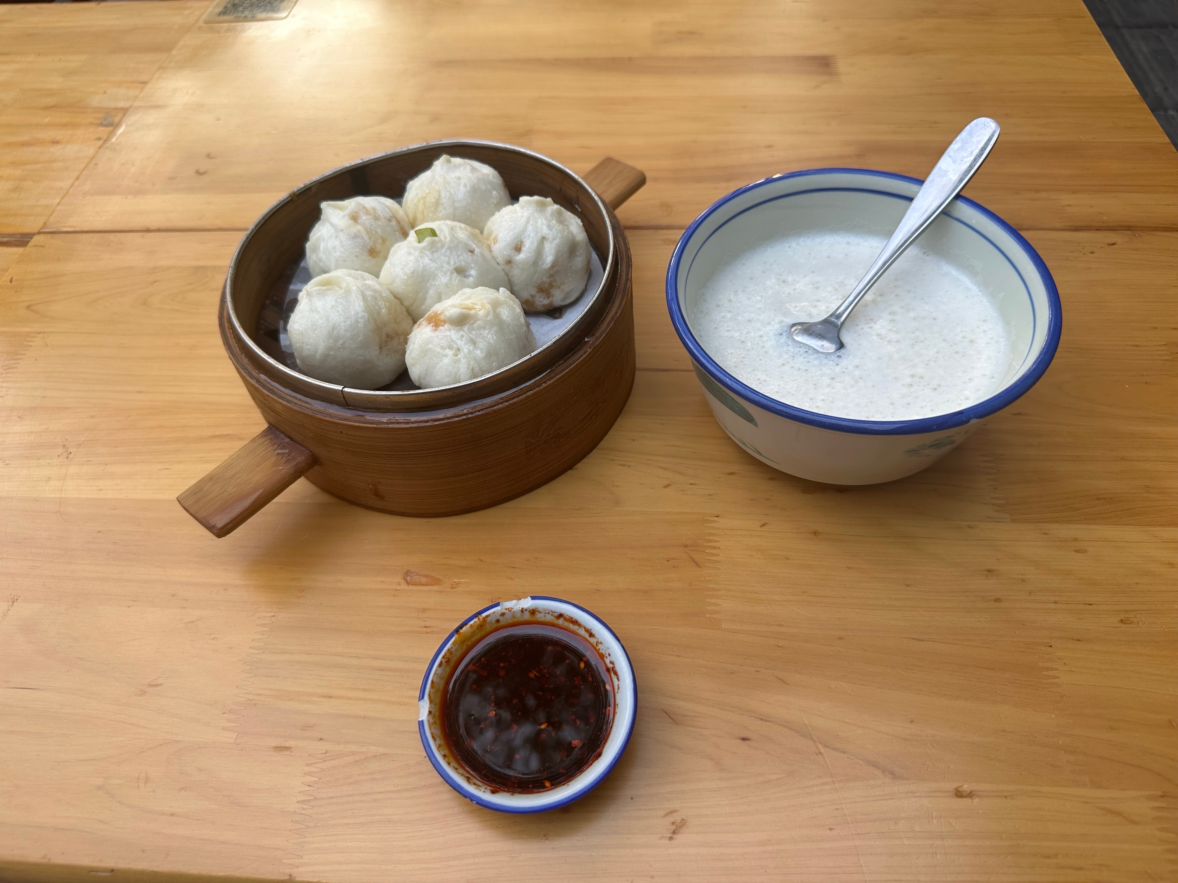 10块钱解决问题，肉包😋，冰豆浆好喝😋 ​​​