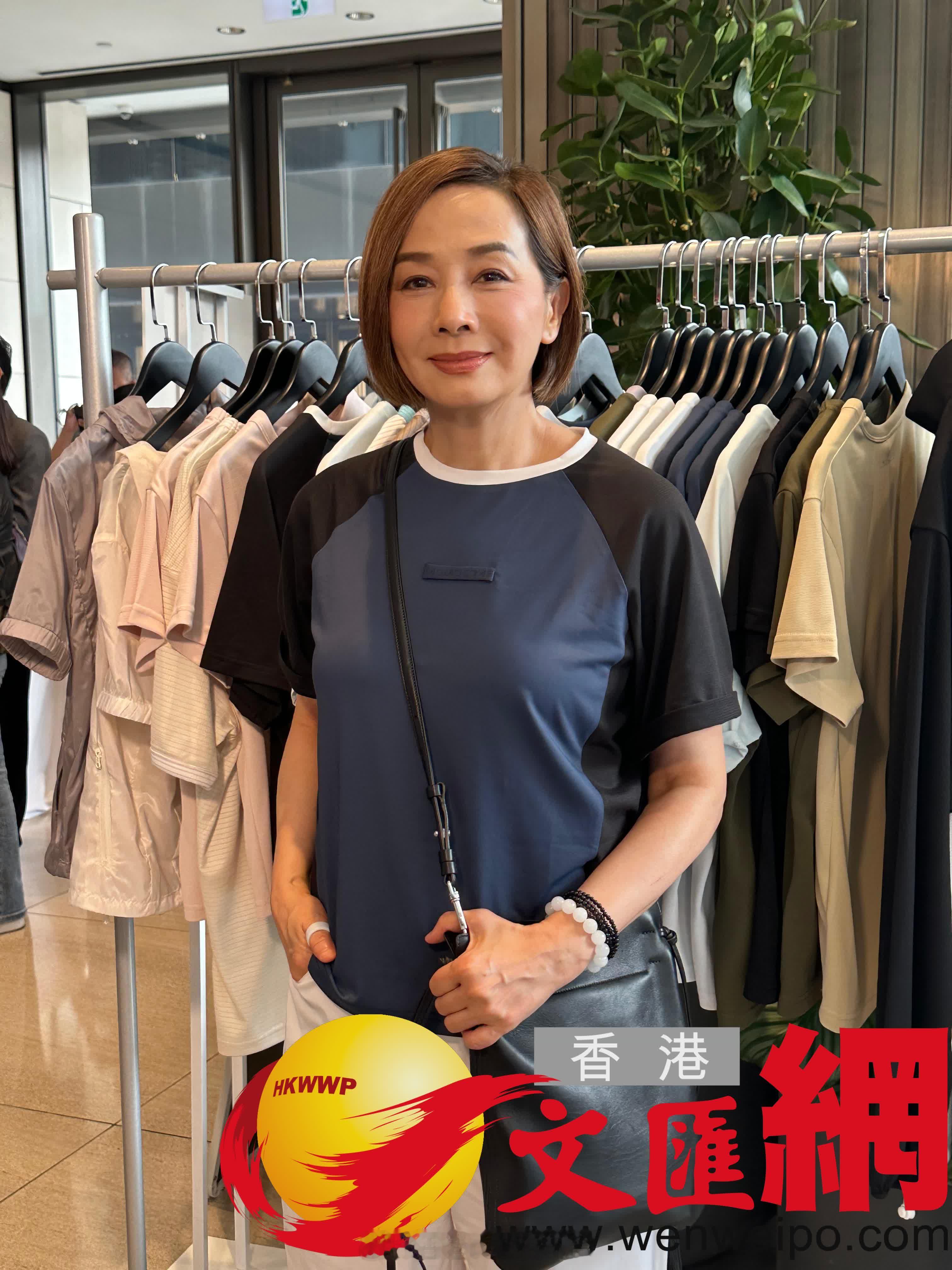 毛舜筠设计服饰 笑指老公是“幕后枪手”香港文汇报讯（记者 子棠）毛舜筠（毛姐）和