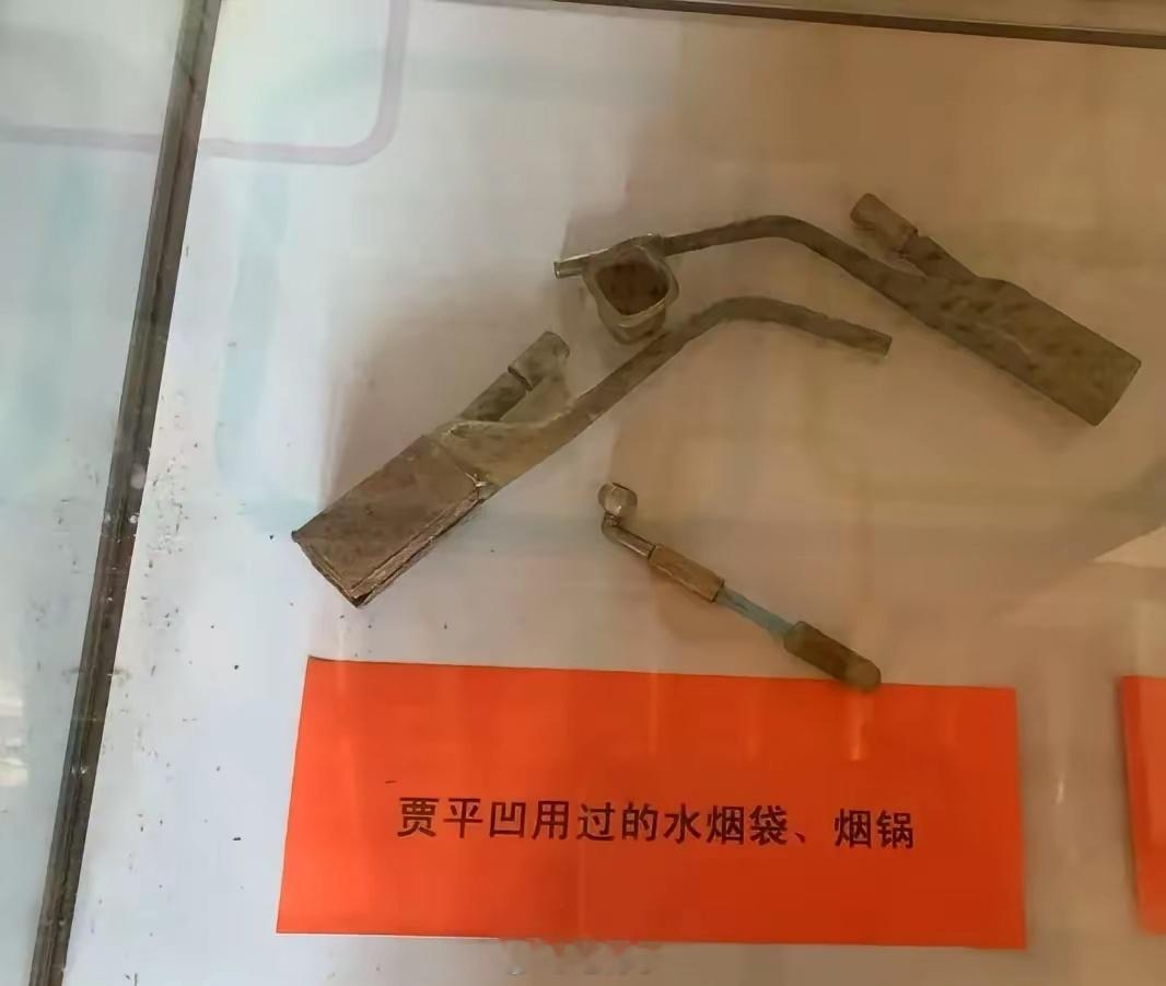 真是越来越看不懂了！不知道的还以为他是为新中国作出巨大贡献的老一辈革命家！想当年